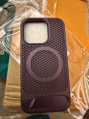 Purple Mesh MagSafe Phone Case